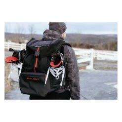 Bauer Outdoor Rink Ishockeytaske/Rygsæk 12 Bauer Outdoor Rink Ishockeytaske/Rygsæk -Rexhockey Bauer outdoor bag rinkside man 1